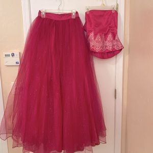 Quinceañera Dress. Fuchsia hot pink color. Size: Jrs Medium.